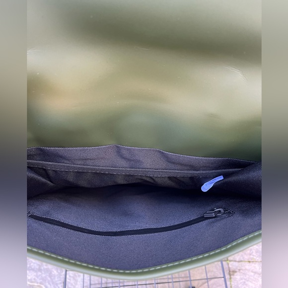 NWT RAINS unisex waterproof backpack in Evergreen color - Picture 5 of 5